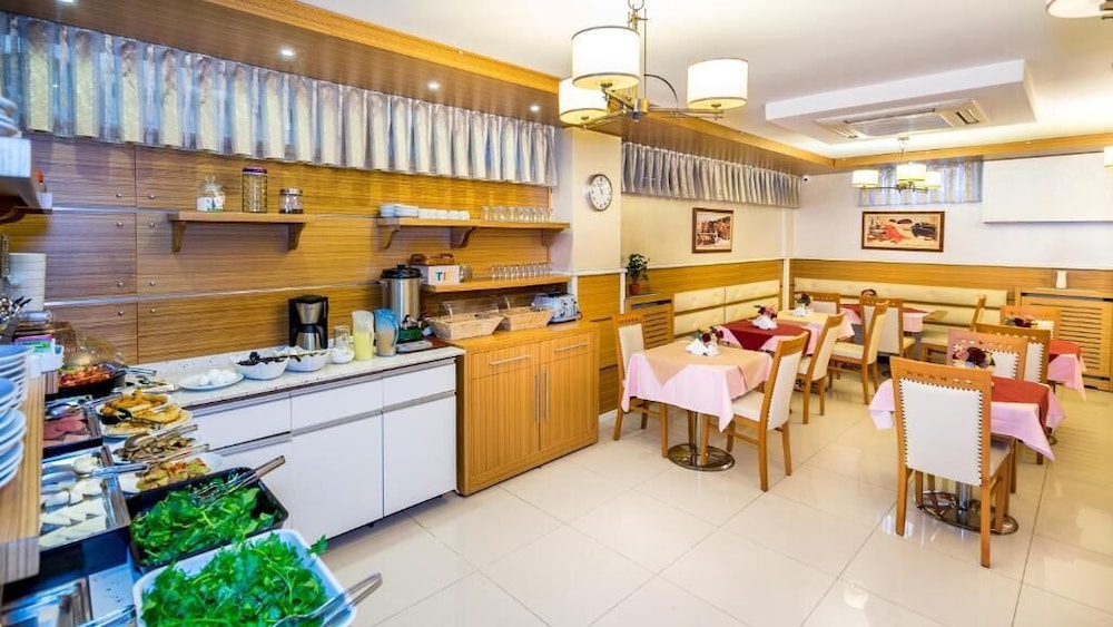 My Rose Hotel 5/44