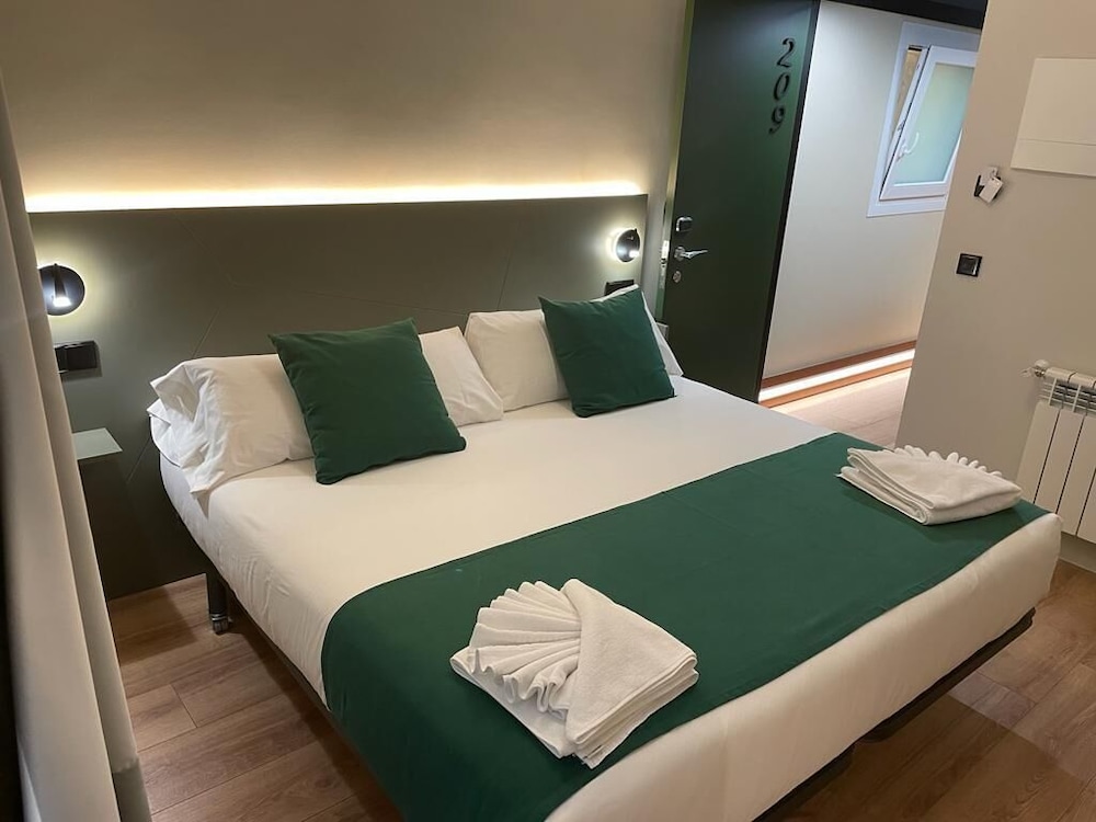 Hostal Anton Martin 10/61