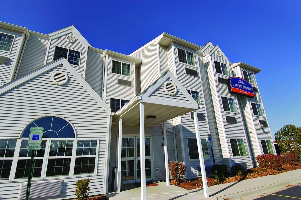 Red Lion Inn & Suites Elk Grove Village, IL 33/42