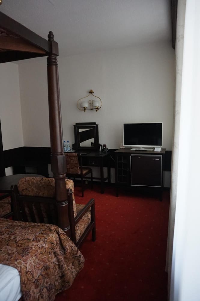 Dwor Polski Hotel 34/50