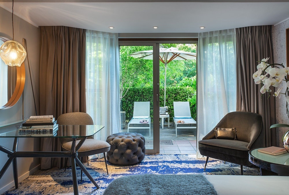 Vineyard Hotel 47/59