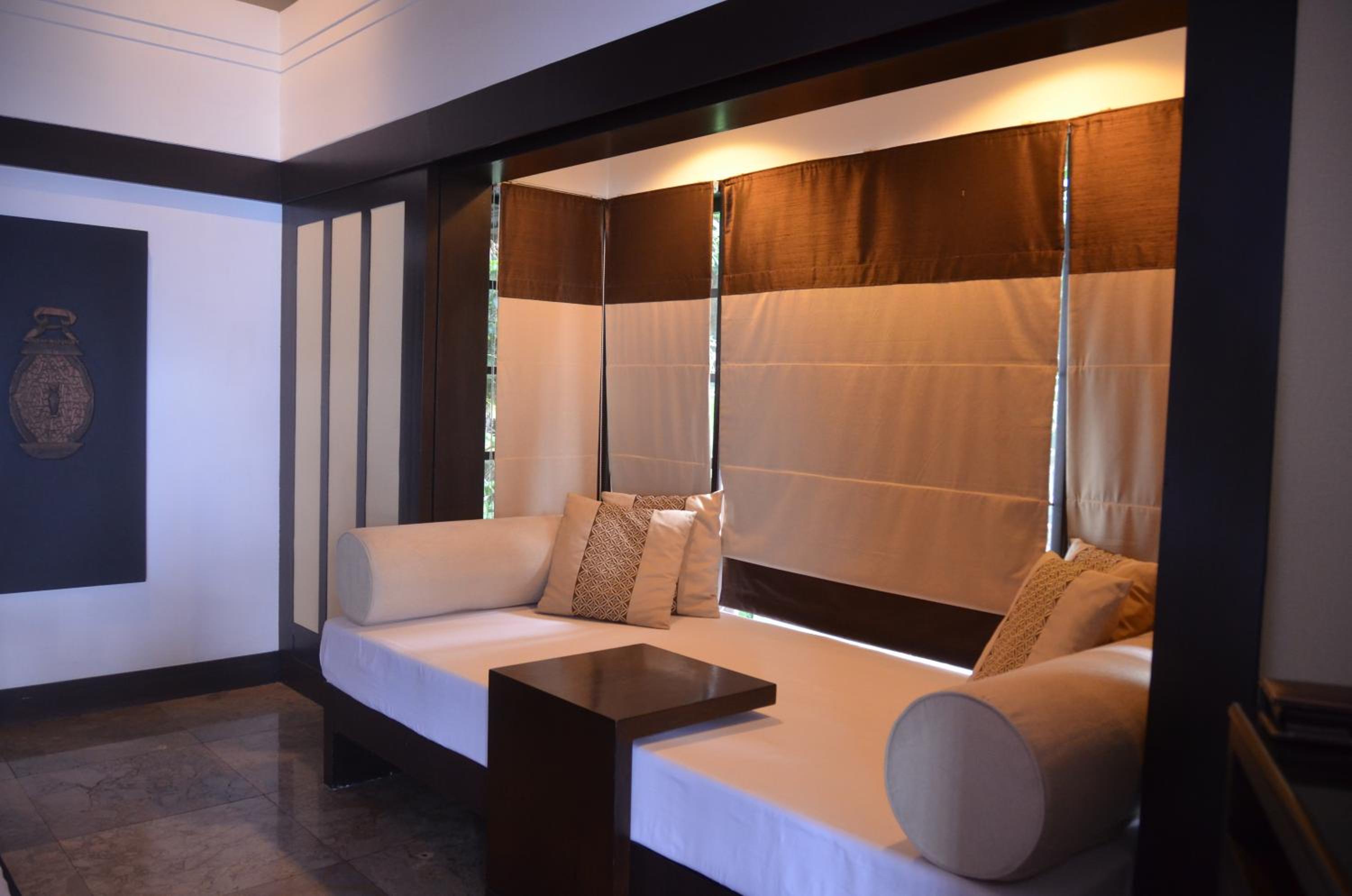 Rainforest, Villa, Ocean Front, Banyan Tree Bintan 4/5