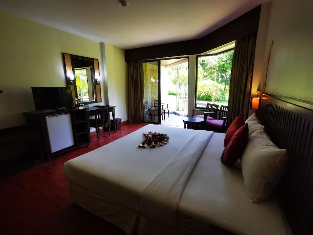Phi Phi Island Cabana Hotel 48/69