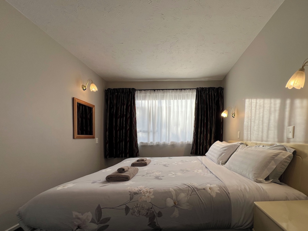 Strathern Motor Lodge 24/59