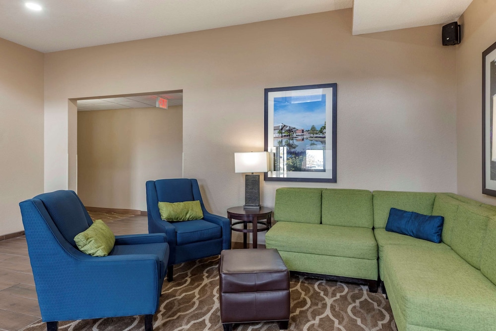 Comfort Inn Suites Pueblo 15/24