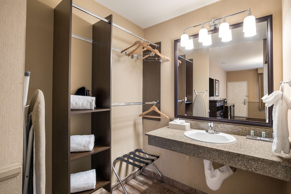 Best Western Corona Hotel and Suites 12/33