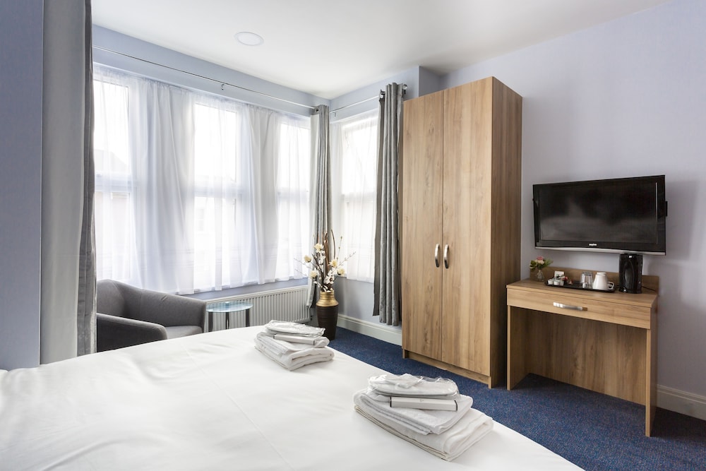 Wellesley Hotel 20/52