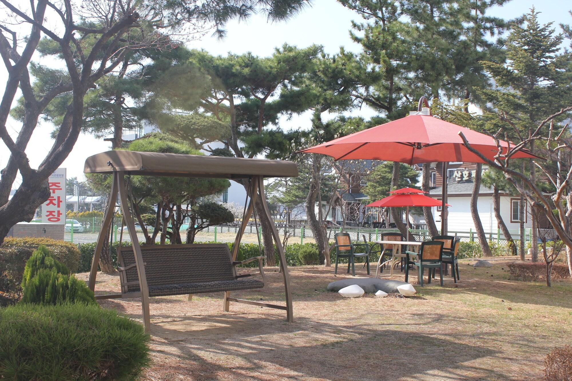 Gyungpo Beach Hotel 62/69