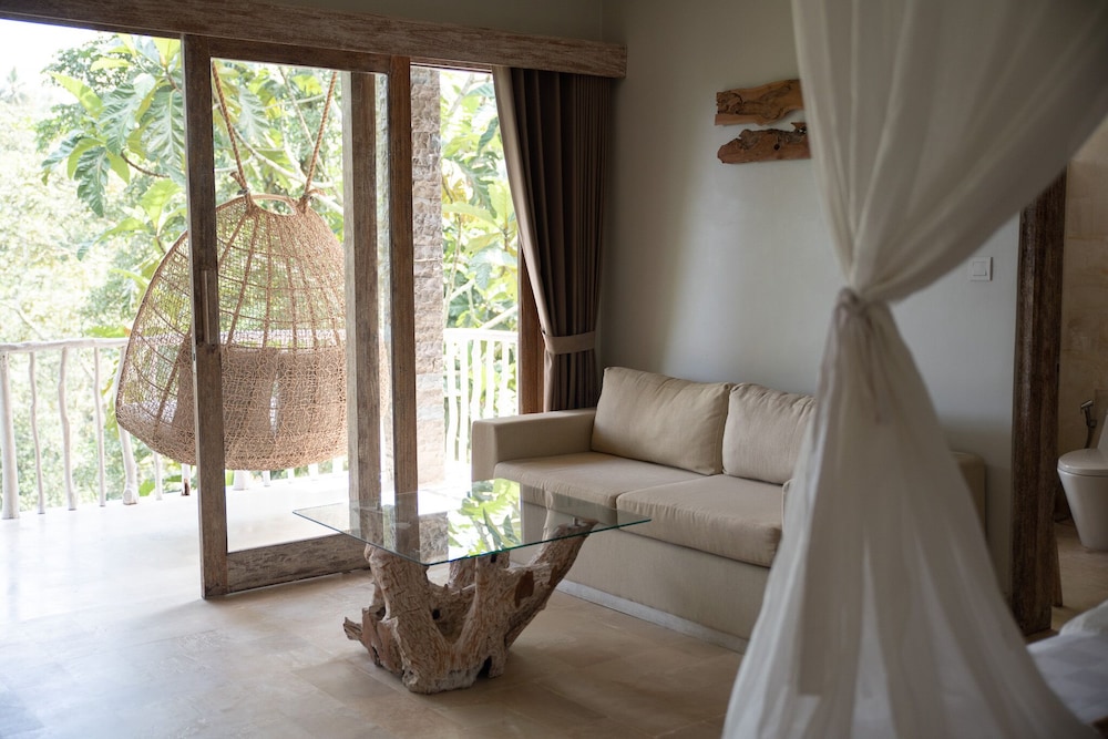 Angsoka Bungalow 11/18