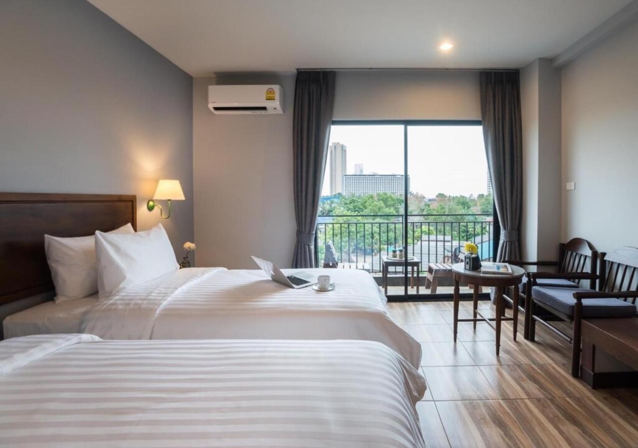 Deluxe, Double or Twin Bed, Pool View