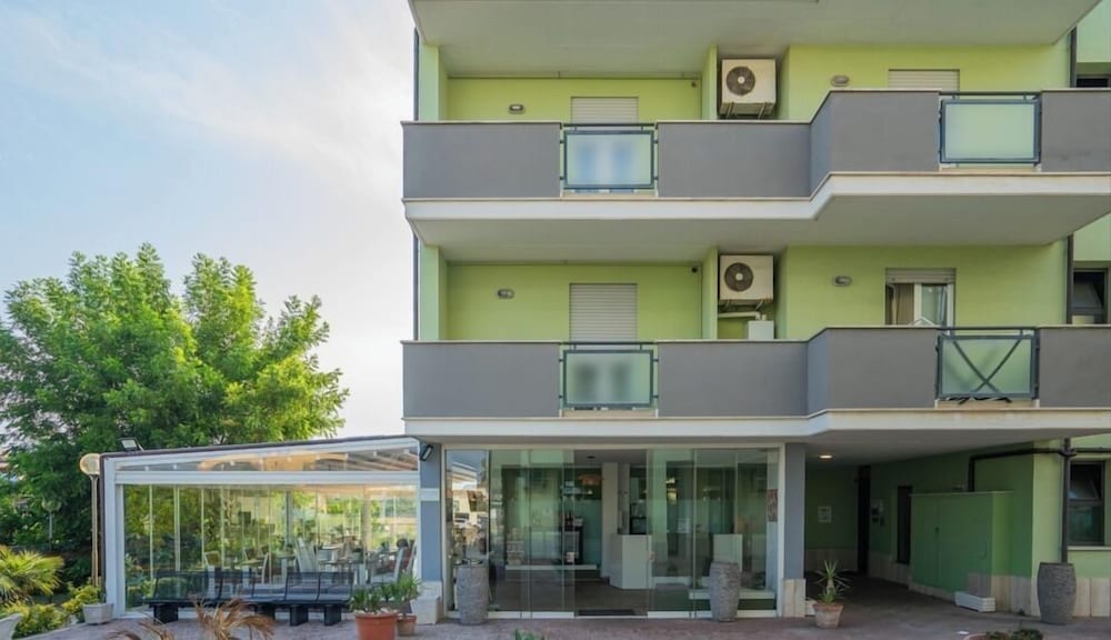 Isa Fiumicino Airport Residence 2/50