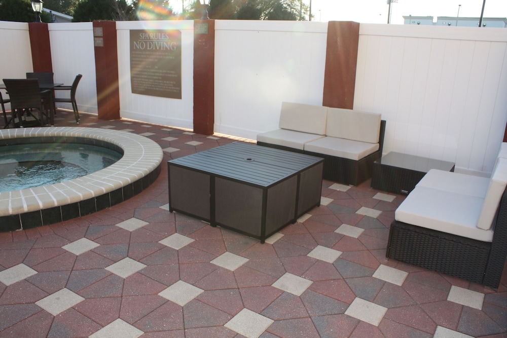 Country Inn and Suites by Radisson Tampa Airport North FL 36/48