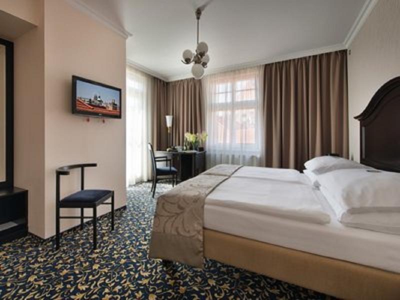 Room, Double or Twin Bed, Old Town View, Terrace