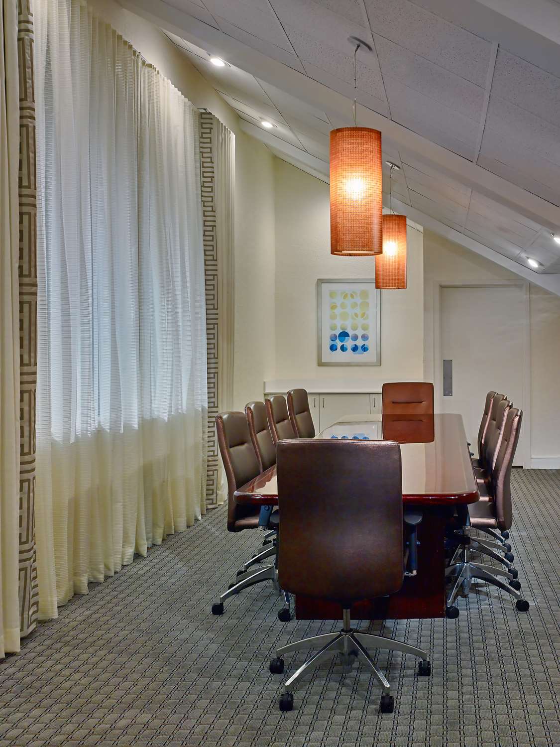 Sonesta Simply Suites Memphis East Poplar Pike 16/19