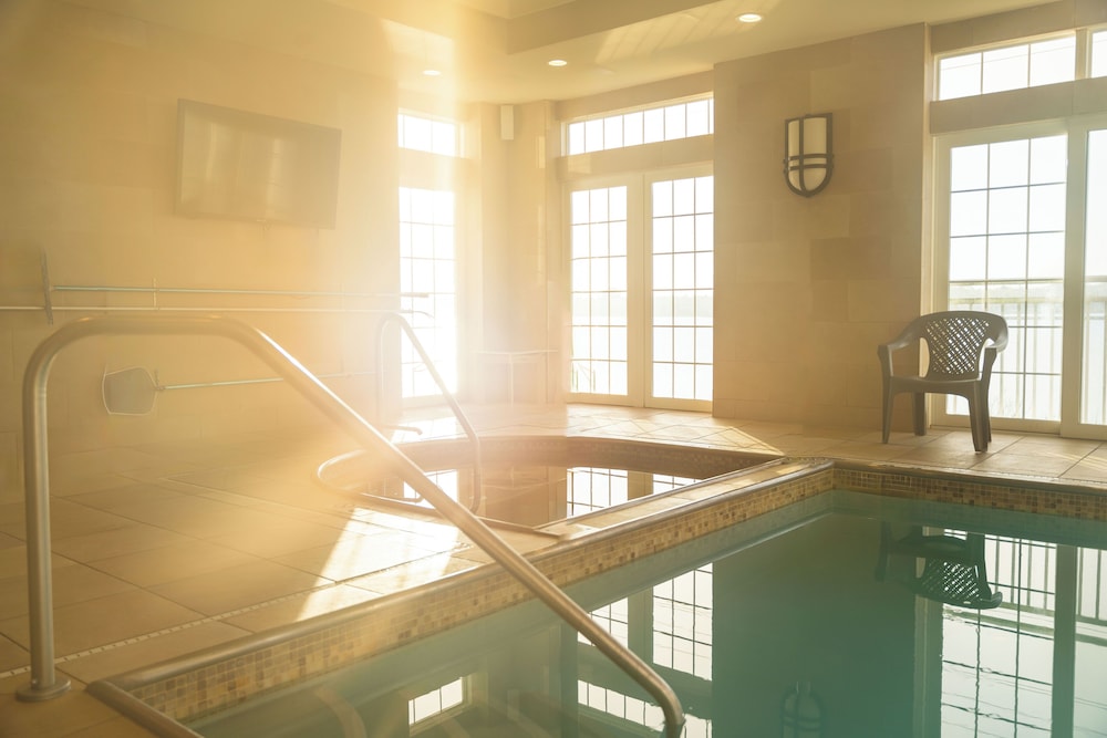 Newport Beach Hotel Suites 34/69