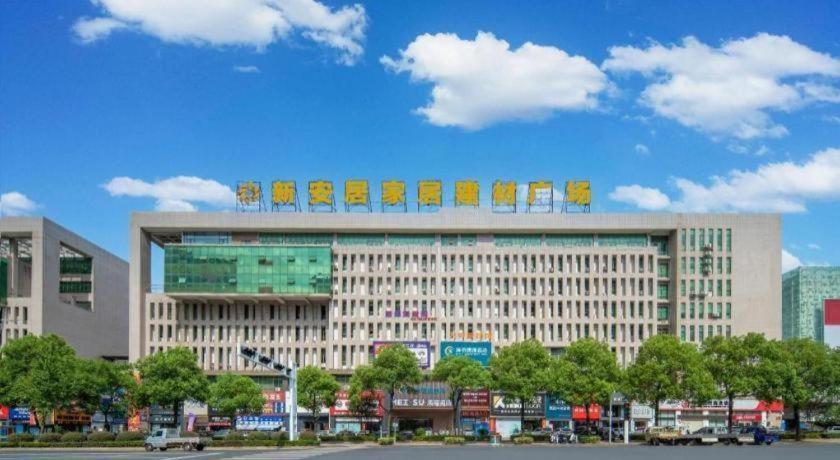 City Convenient Zhuzhou Sports Centre 4/40