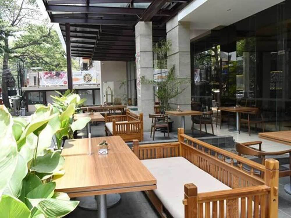 De Java Hotel 4/37