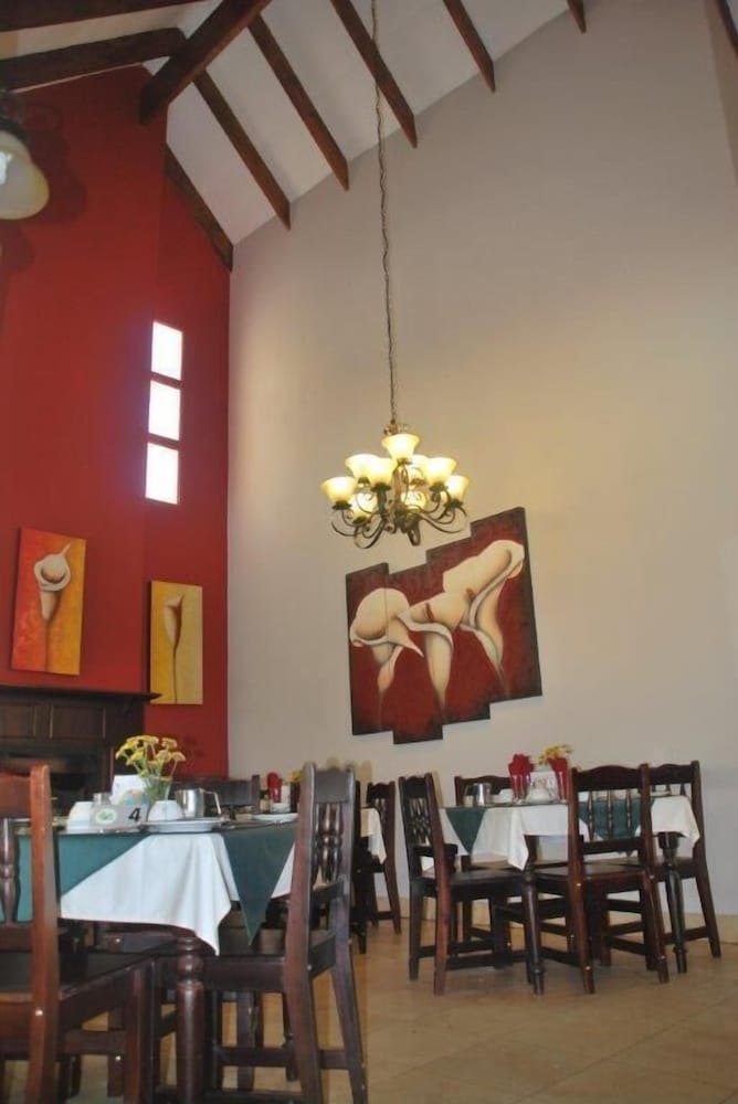 Sunninghill Guest Lodge 18/36