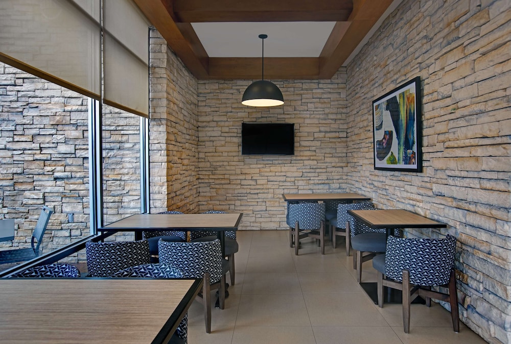 Hyatt Place Jackson/ Ridgeland 57/68