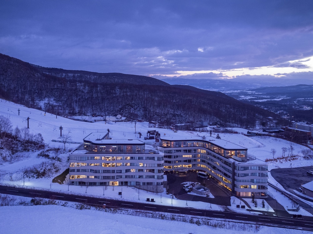 Skye Niseko 11/72