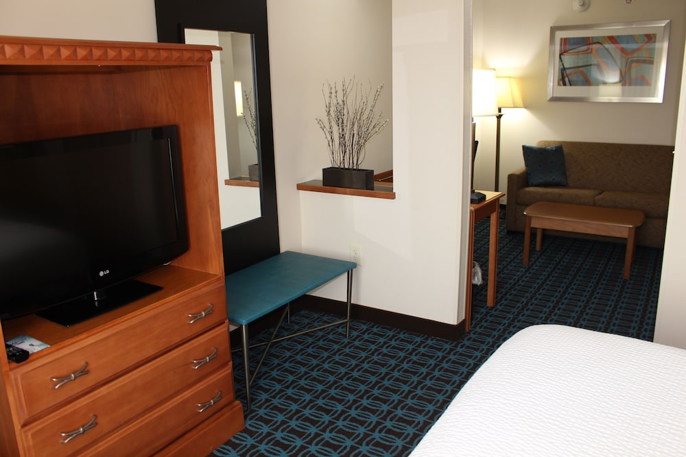 Fairfield Inn Suites Kansas City Liberty 28/40