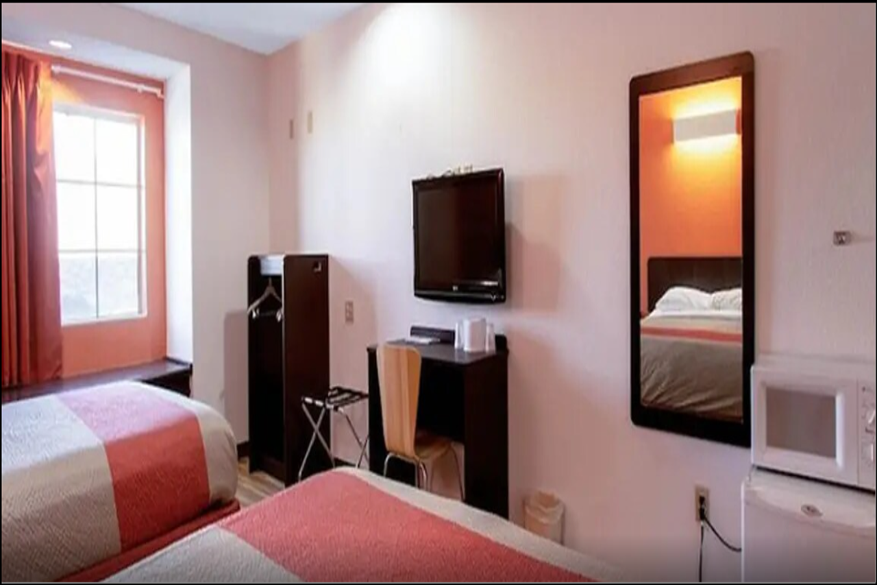 El Paso Inn 17/24