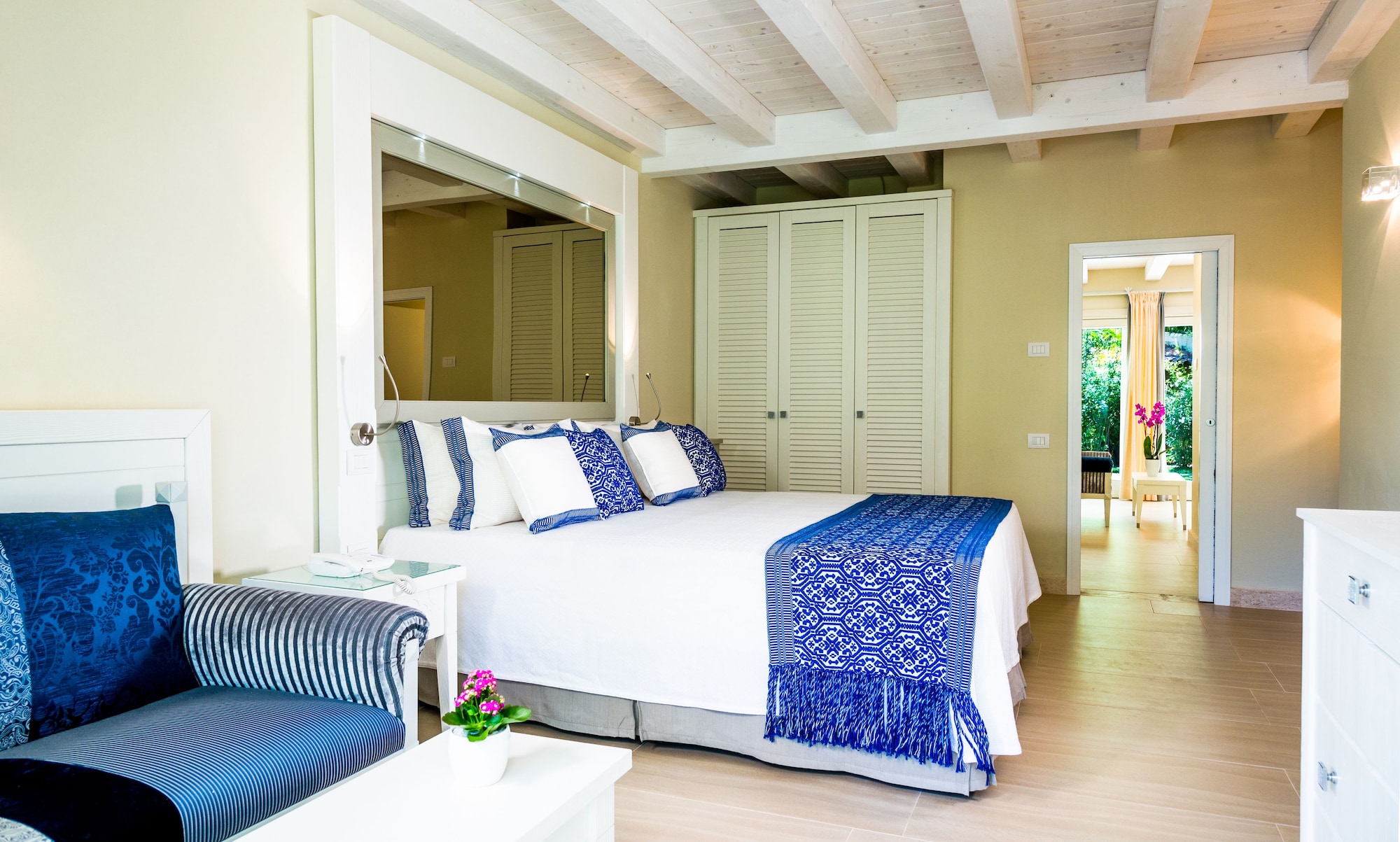 PLUS, DELUXE, FAMILY, BUNGALOW