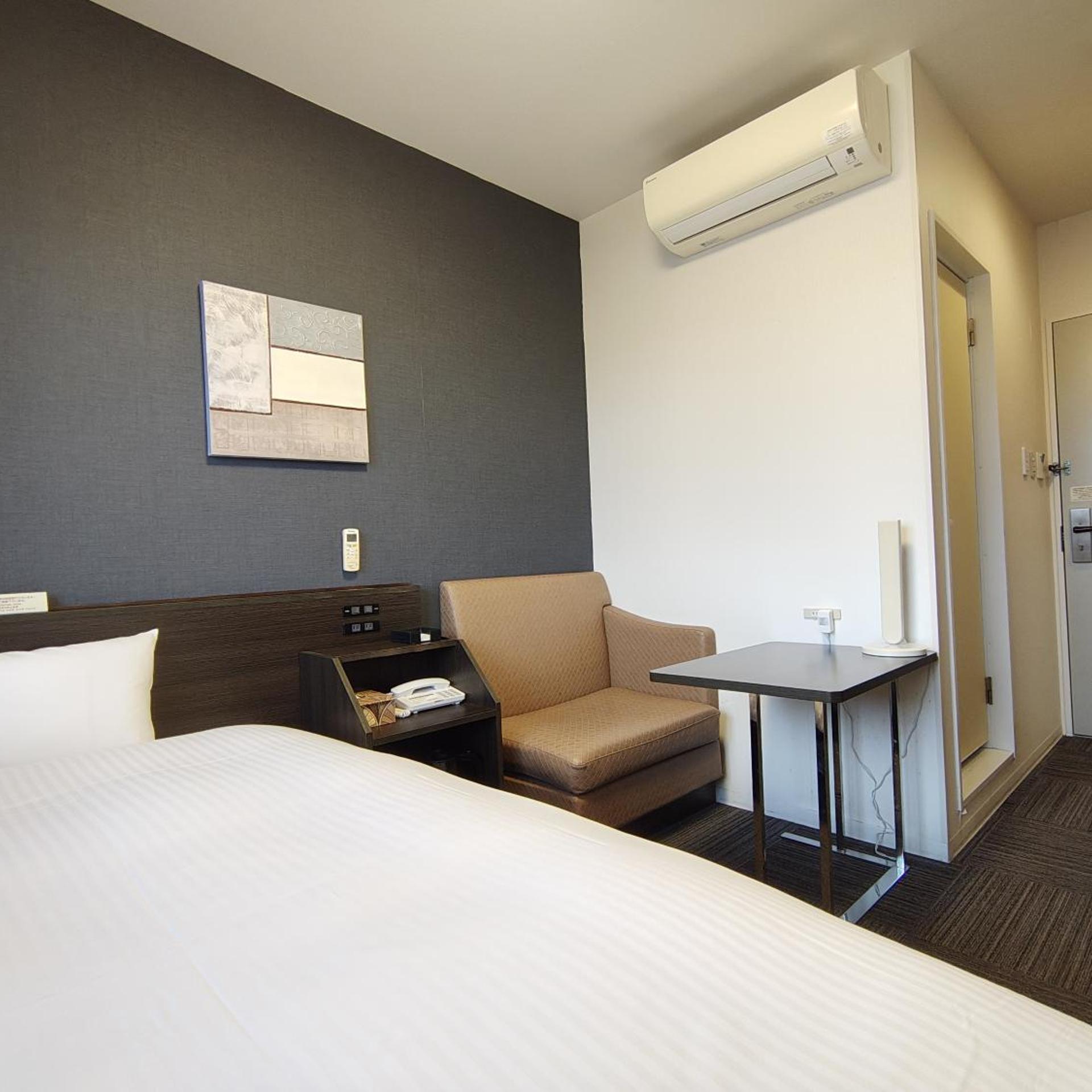 Room, Single, Private Bathroom, West Wing