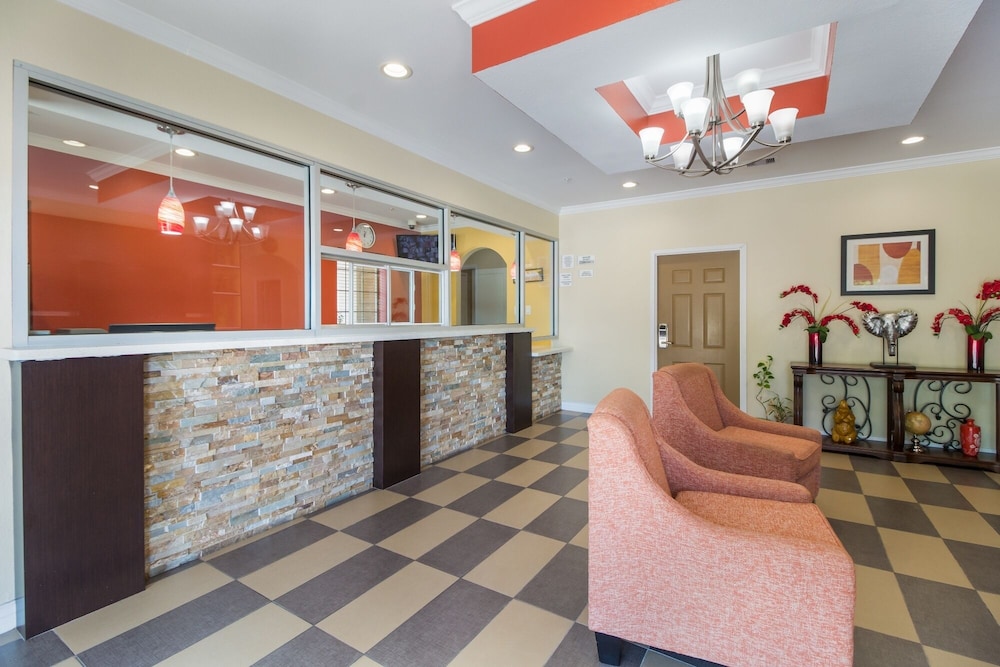 ECONO LODGE INN & SUITES SPRING - HOUSTON NORTH 8/24