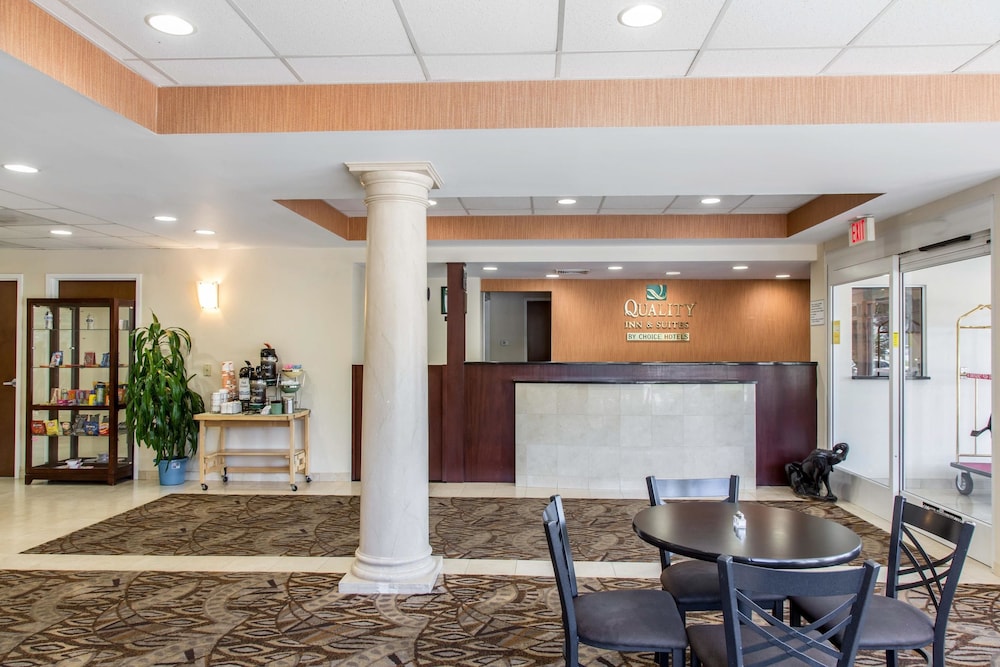 Quality Inn and Suites Danbury Near University 14/44