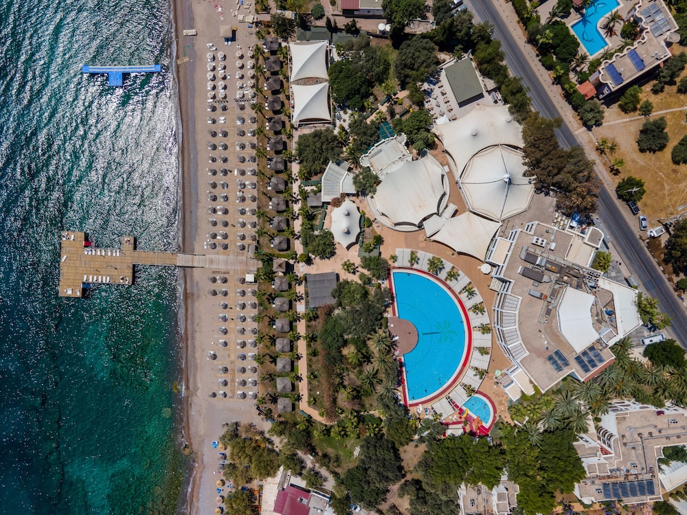 Latanya Park Resort 35/41