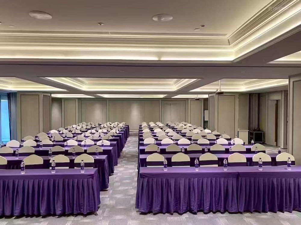 Mercure Chengdu Jinniu Wanda Plaza 56/60