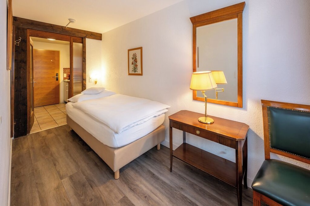 2 BEDROOMS, APARTMENT