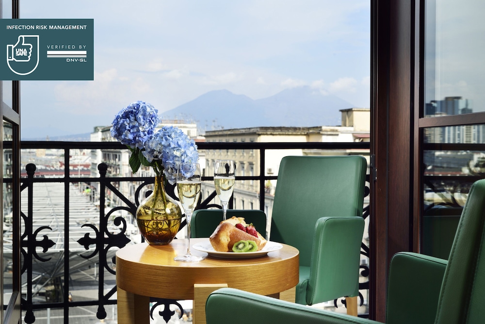 Unahotels Napoli 61/76