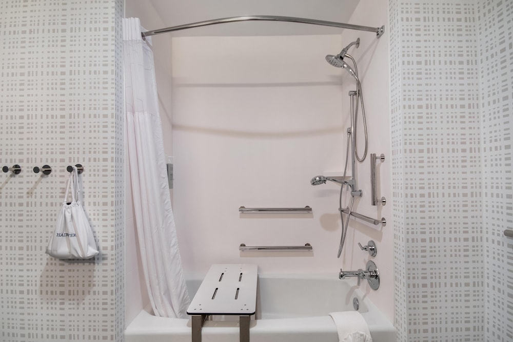 Hampton Inn & Suites by Hilton Irving DFW Airport North 56/56