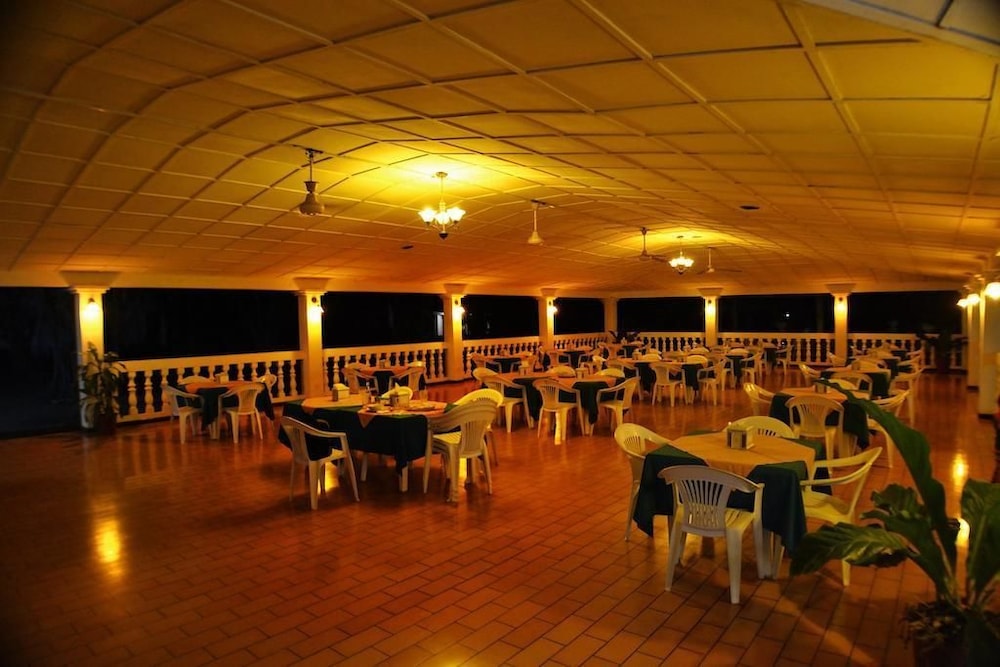 La Isla Hotel 15/35