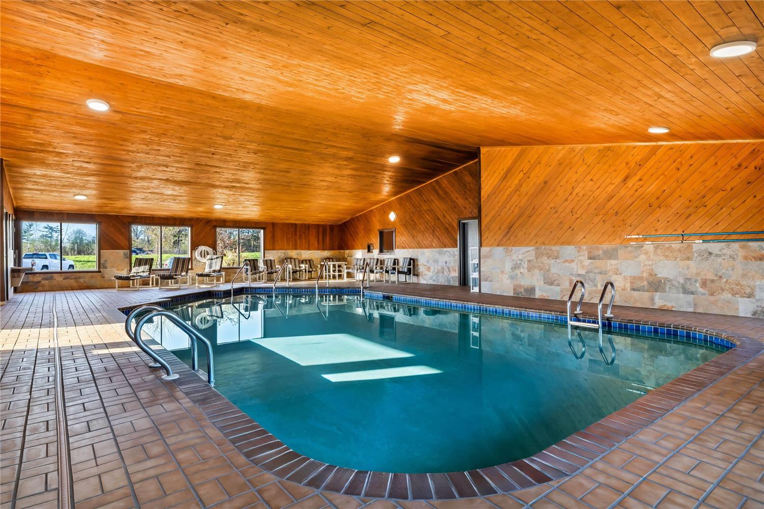 Days Inn By Wyndham Black River Falls 4/13