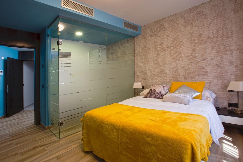Gran Marina Suites 12/67