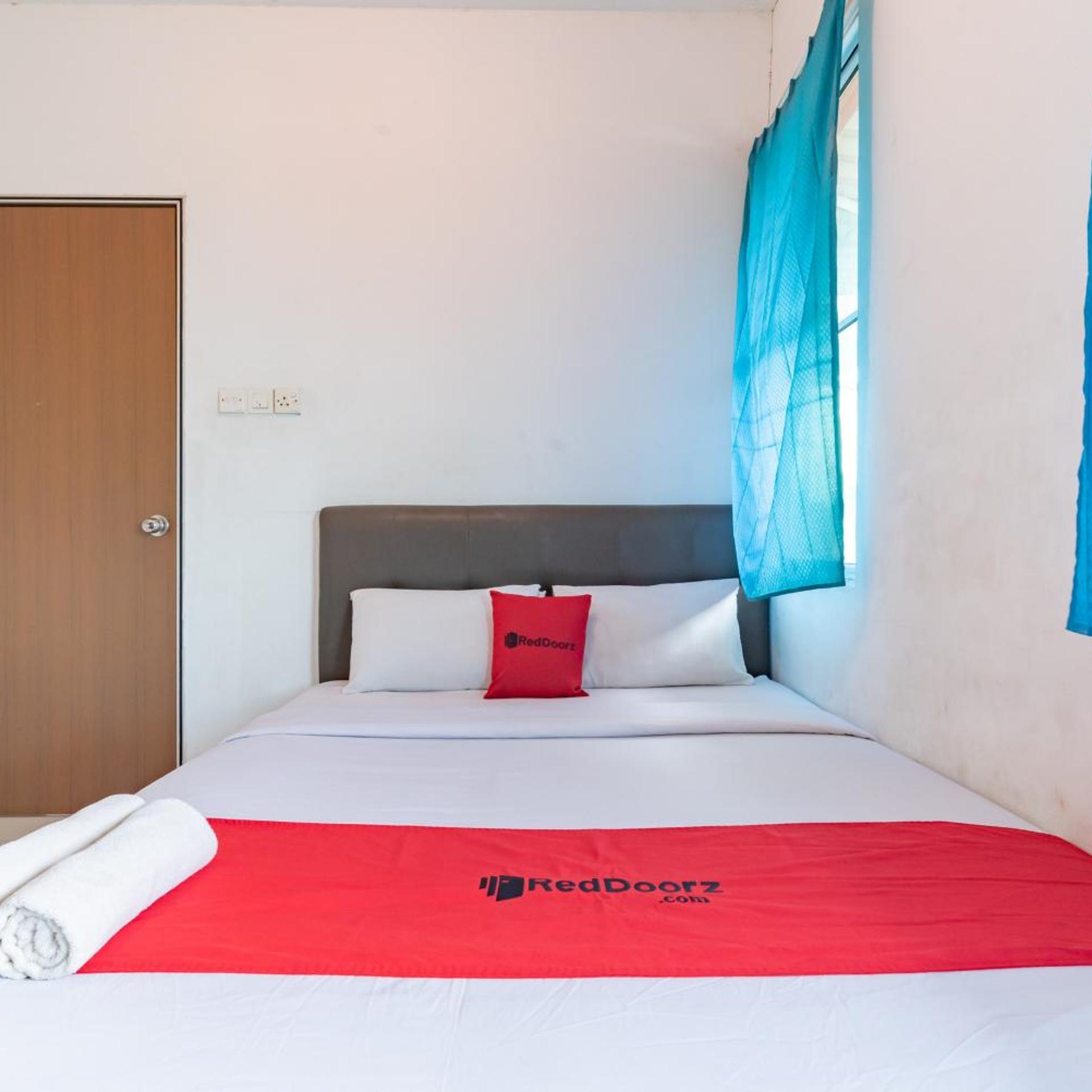 RedDoorz Plus near Kepri Mall 7/44