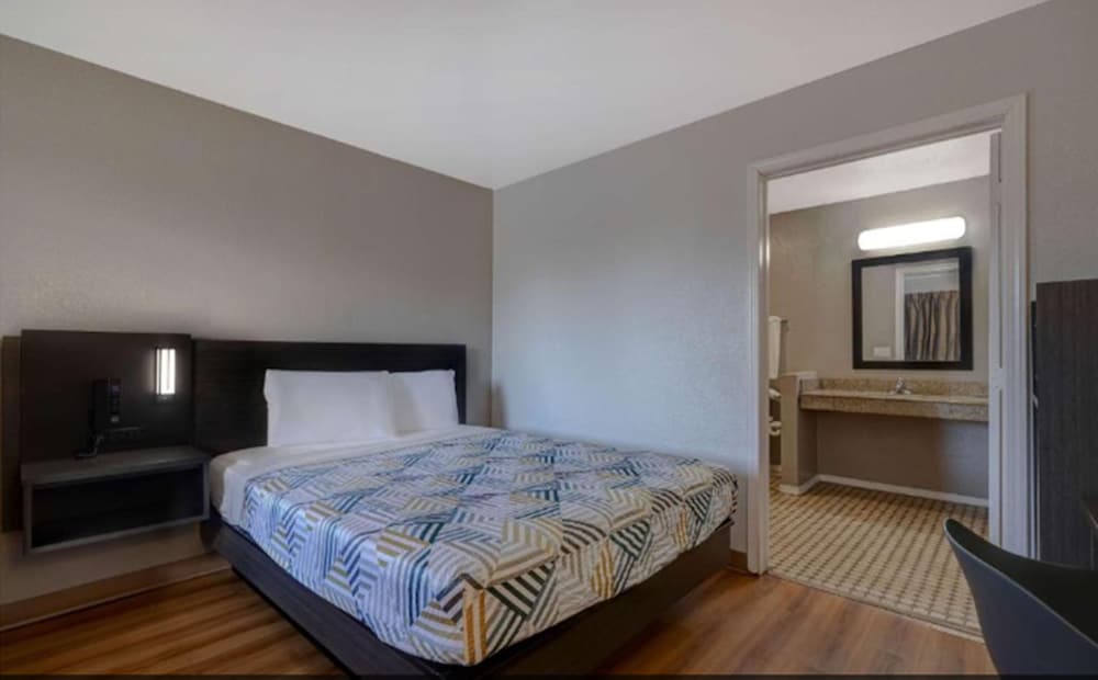Motel6 Buttonwillow, CA - Central 16/50