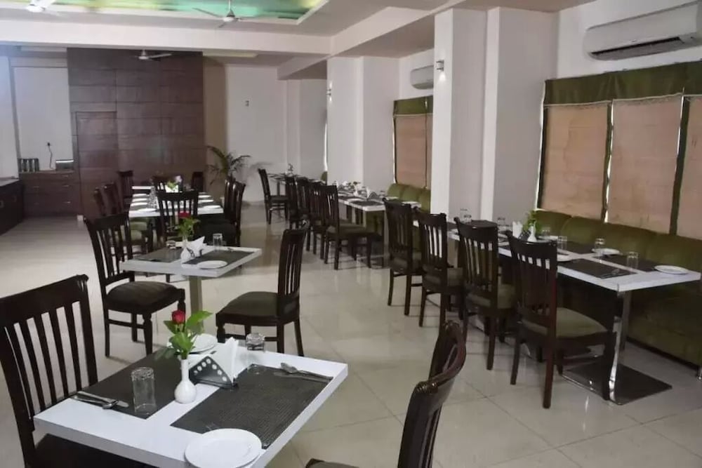 Regency Varanasi Hotel 14/22