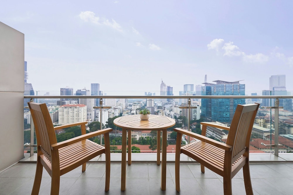 JW Marriott Hotel & Suites Saigon, The Apartments 32/49