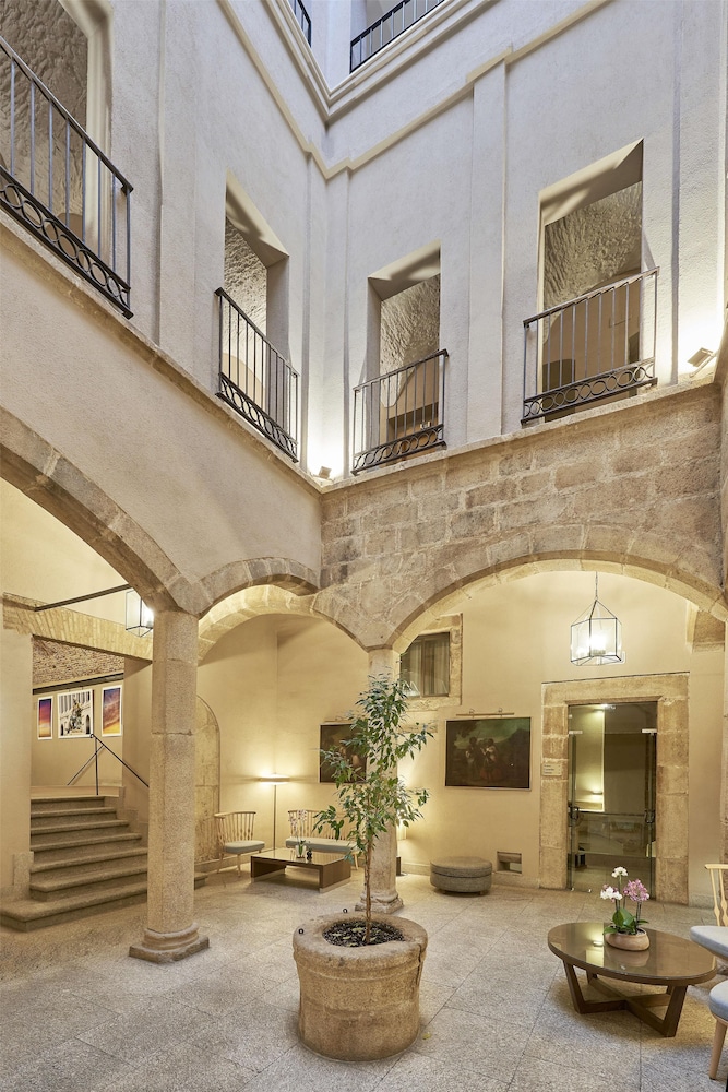 Nh Collection Caceres Palacio de Oquendo 5/50