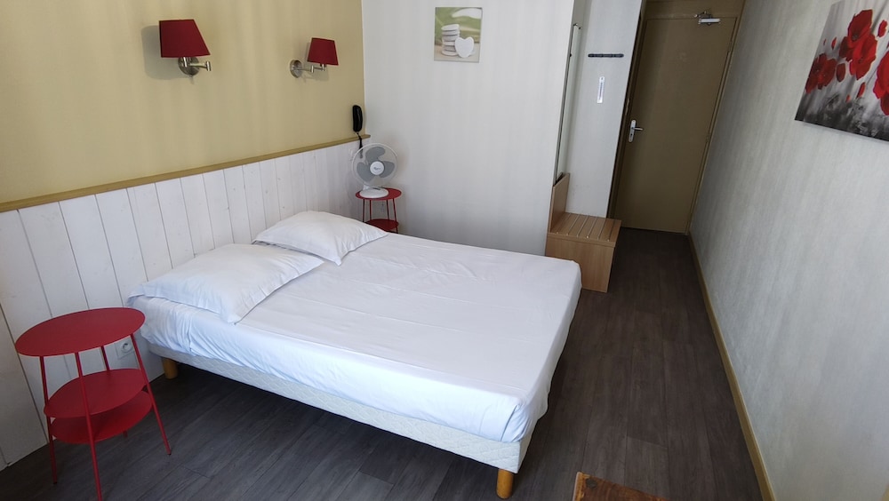 Cecil Hotel 18/49