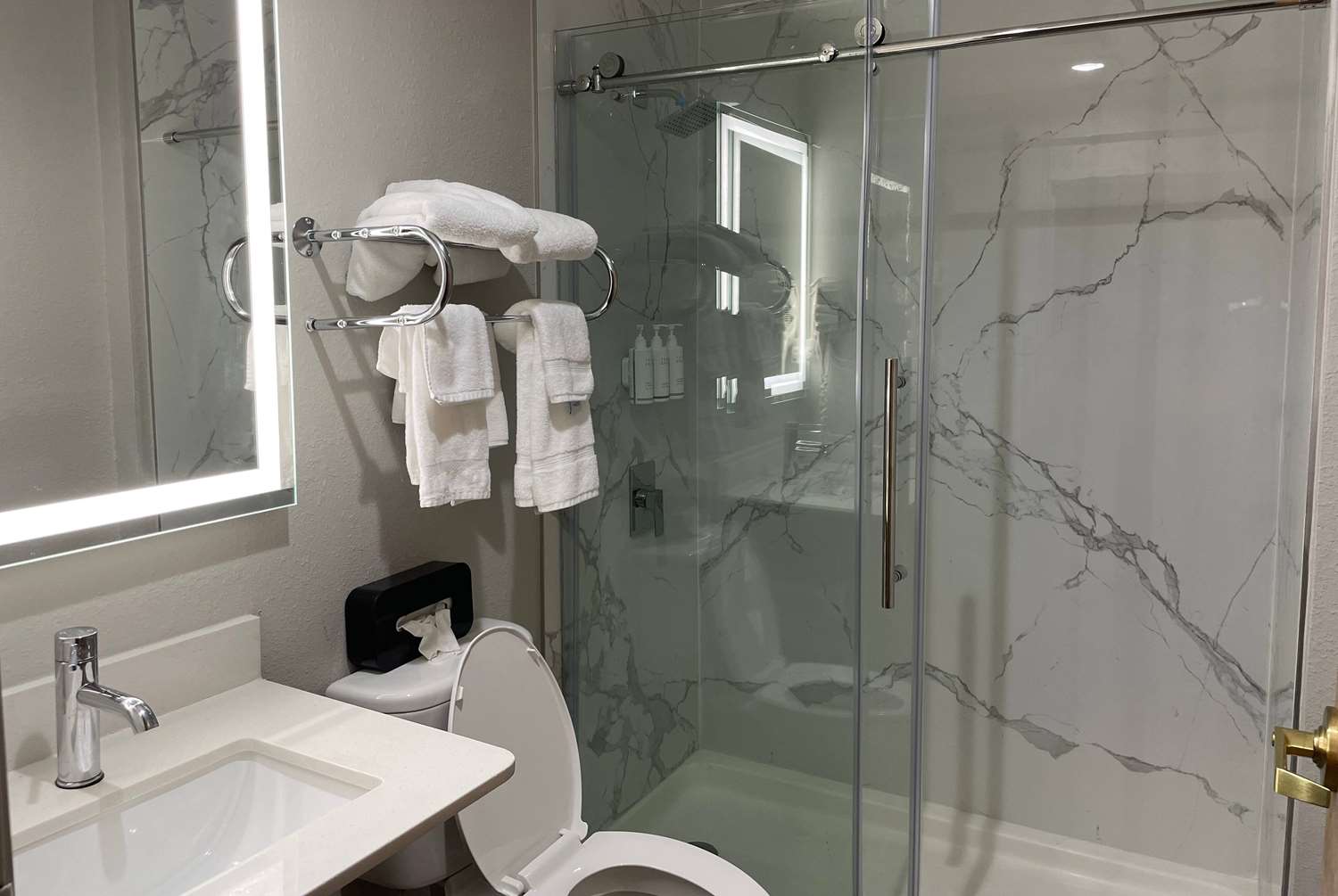 Microtel Inn Suites By Wyndham Newport News Airport 25/26