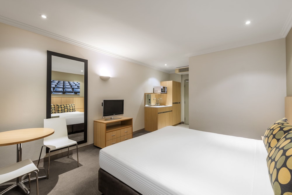 Mercure Sydney Blacktown 19/72