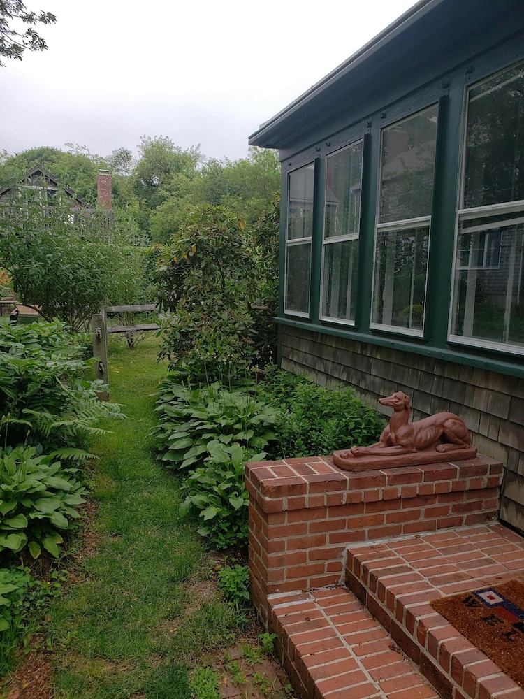 Snug Cottage 26/50