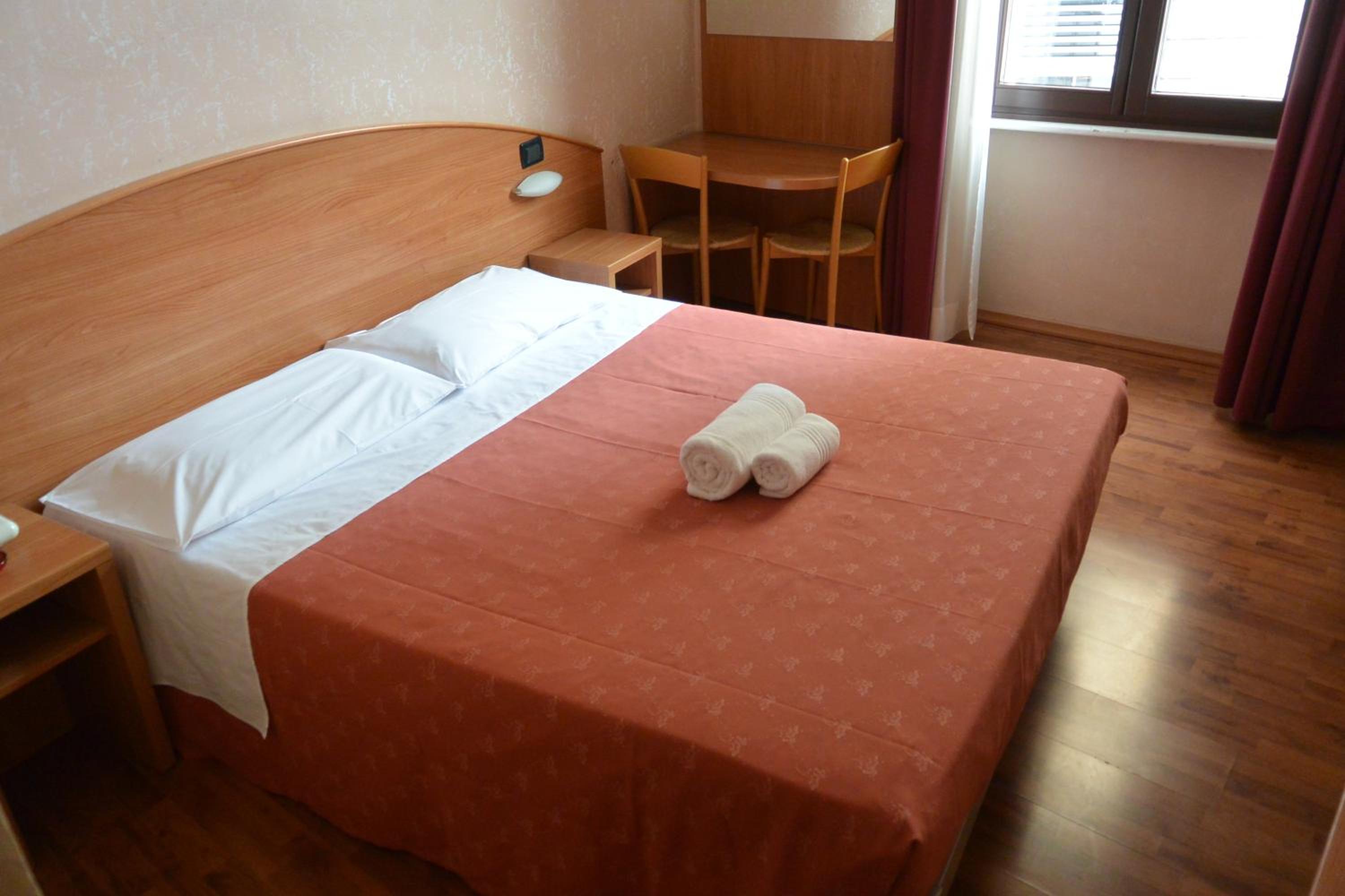 غرفة بسرير مزدوج أو سريرين منفصلين، Hotel Nuovo Milan 5/10