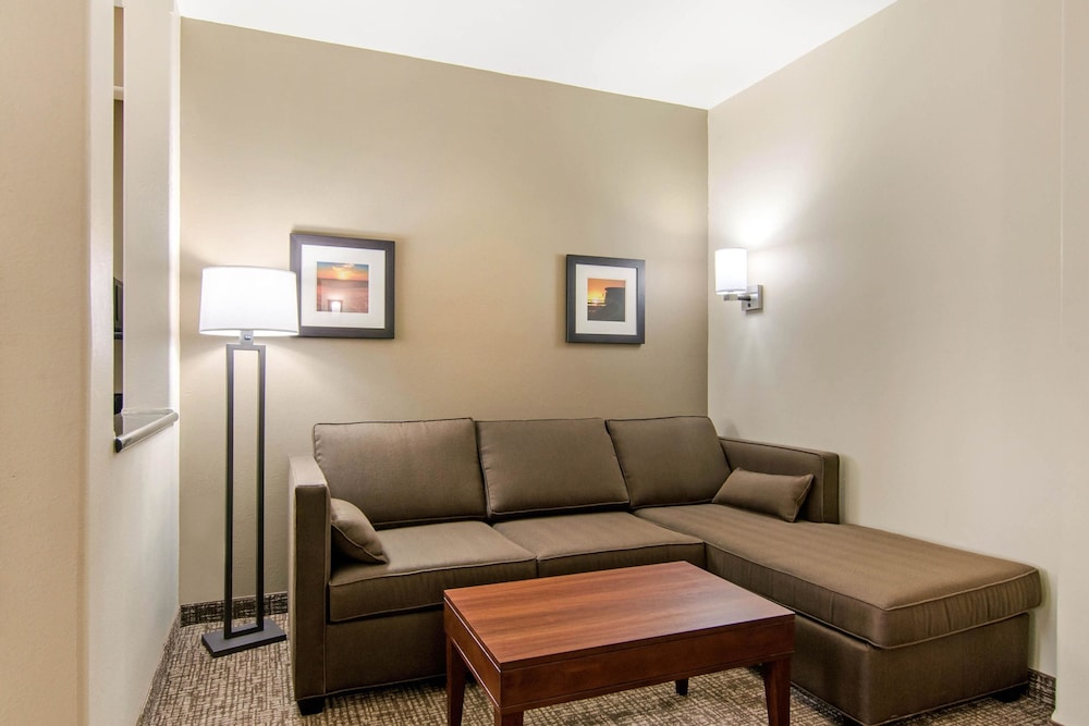 Comfort Inn and Suites Independence 27/40