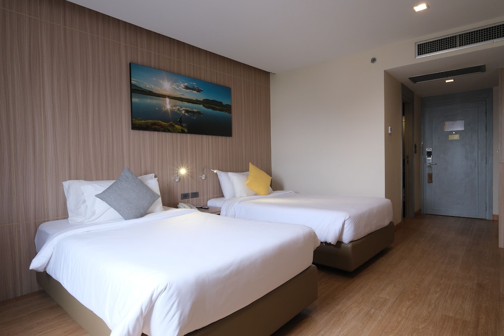 DELUXE, TWIN BEDS